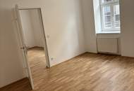 Erstbezug nach Sanierung – Charmante 2-Zimmer-Altbauwohnung