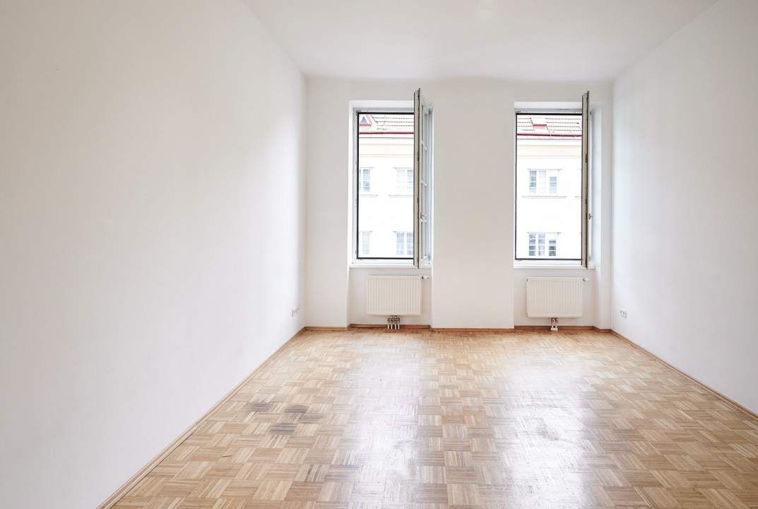 Ein Raum voller Licht und Leichtigkeit – Altbaucharme pur!