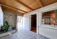Sofort verfügbares Wohnhaus mit Garage und Nebengebäuden