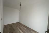 LETZTES JAHR SANIERT: 2-Zimmer-Wohnung + Kabinett mit eigener Terrasse!