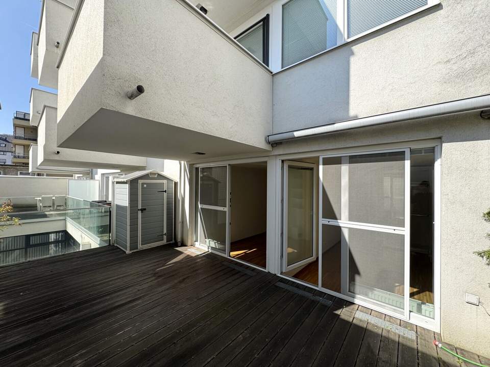 Neubau mit Loggia, Terrasse & Garagenstellplatz!