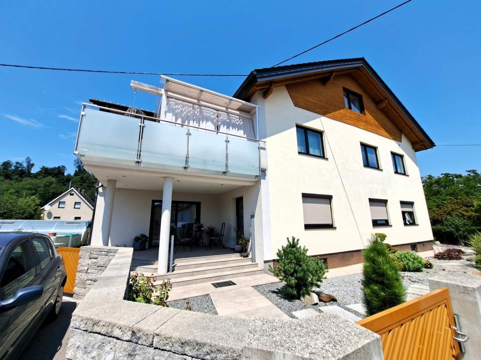 Wohnjuwel mit 2 Wohnungen (ca. 290 m² Wfl.), 2 Terrassen, Gartenareal mit Pool & Poolhaus - Neuzeug