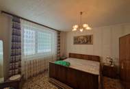 LIEBEVOLLES, RENOVIERUNGSBEDÜRFTIGES LANDHAUS MIT HERRLICHEM, RUHIGEN GARTEN