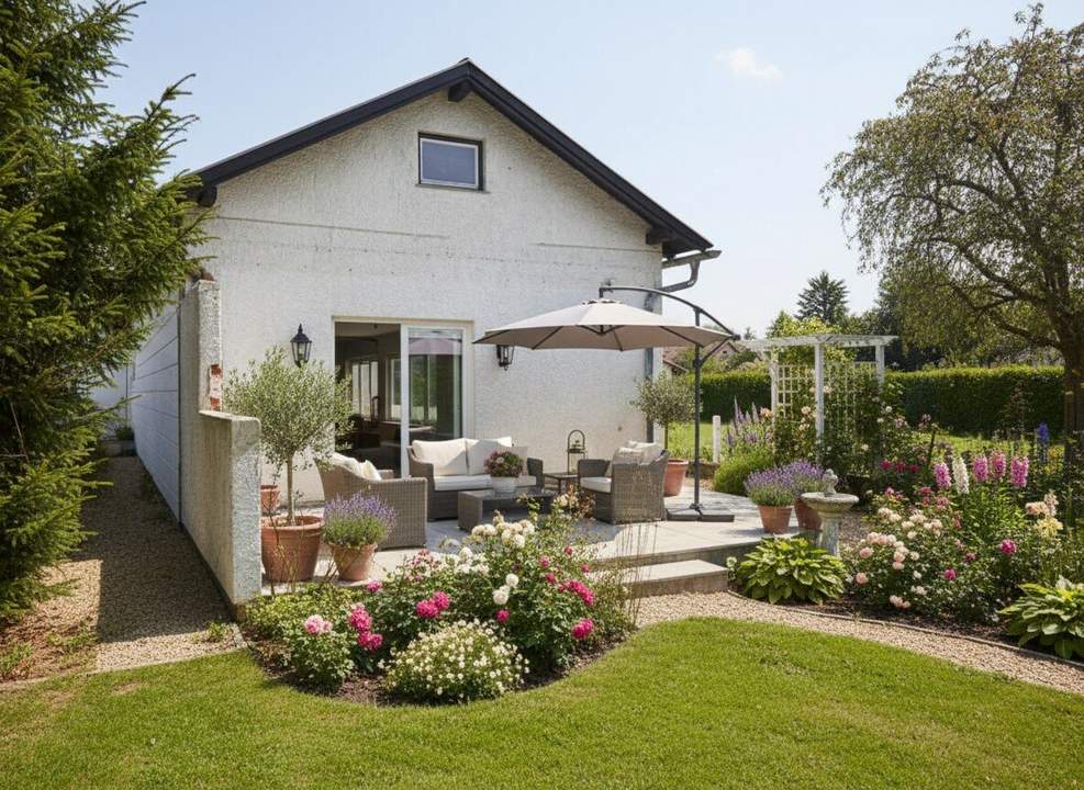 Bad Vöslau! Sanierungsbedürftiger entkernter Bungalow zum Kauf mit großem Garten!