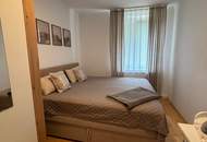 Helle, praktisch geschnittene 2-Raum-Wohnung in ruhiger und beliebter Lage von Wels – mit eigenem Parkplatz, durchdachter Ausstattung und entspannender grüner Aussicht!