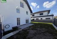 Elegant Wohnen im Grünen! Großzügige Doppelhaushälfte mit Terrassen, Garten und 2 Parkplätzen.