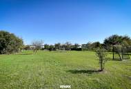 Pool, großes Grundstück und Ruhe - was will man mehr!