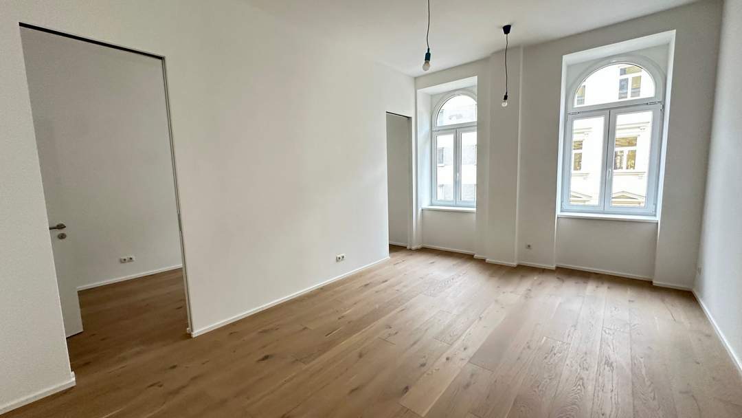 Sanierter Altbau: Charmante 2-Zimmer-Wohnung mit separater Küche