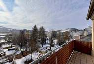 Helle 4-Zimmer-Dachgeschosswohnung mit Terrasse &amp; TG-Platz