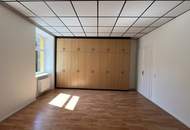 Sanierte großzügige und lichtdurchflutete Bürofläche mit Blick ins Grüne - rd. 174 m2, 5 Zimmer, 2 WCs und rd. 29 m2 klimatisierter Wintergarten in Wien-Liesing