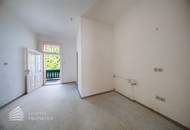 Sanierungsbedürftiges Wohnhaus mit 24 Wohneinheiten in Hanglage