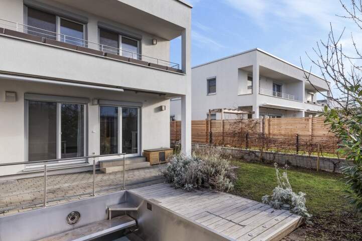 Lichtdurchflutetes Eckreihenhaus mit Edelstahlpool | Veränderbare Raumsituation | 2 Bäder | Vollunterkellert, Haus-kauf, 495.000,€, 2700 Wiener Neustadt(Stadt)