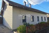Charmantes Haus mit Nebengebäuden und liebevoll gestaltetem Garten