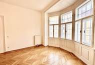 **Altbau mit Charme im Botschaftsviertel neben Arenbergpark**+ Geräumige 4-Zimmerwohnung + Frisch renoviert + Traumhaft schönes Altbauhaus