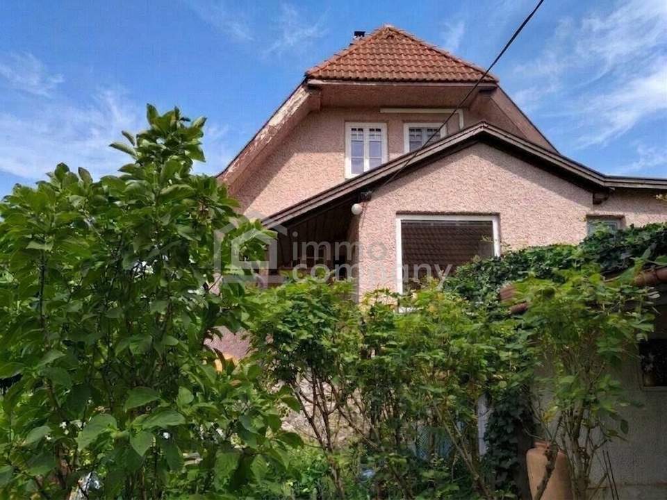 Charmantes Einfamilienhaus mit wunderschön angelegtem Garten
