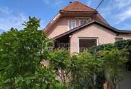 Charmantes Einfamilienhaus mit wunderschön angelegtem Garten