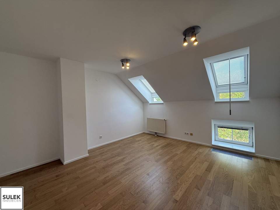 Wohnen im Grünen: Helle 1-Zimmer-Dachgeschosswohnung in Hietzing