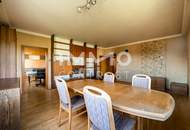 Zweifamilienhaus in schöner grüner Lage mit Swimming-Pool, Sauna.
