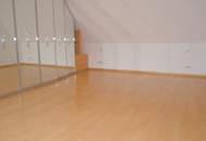 Tolle Penthouse-Maisonette-Wohnung mit Balkon und Terrasse