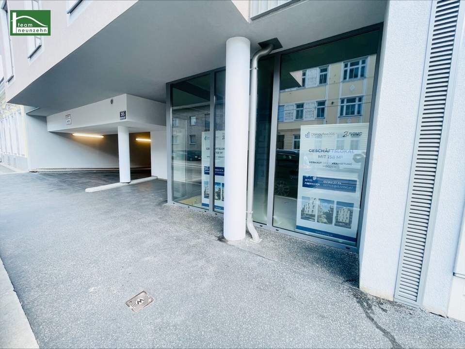 Geschäftslokal in Toplage mit straßenseitigen Schaufenstern in Richtung Donaufelder Straße - in unmittelbarer Nähe der U1 Kagran! - JETZT ZUSCHLAGEN