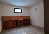 Wohntraum in Eggendorf: Familienhaus mit Pool, Weinkeller & Ausbaupotenzial