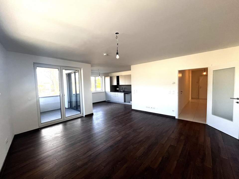 "Wohnung mit Balkon und Parkplatz"