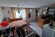 Einfamilienhaus mit Pool und großem Garten in verkehrsgünstiger Lage