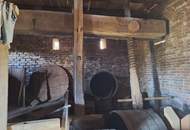 ALLEINLAGE: Sanierungsbedürftiger Vierkanthof mit ca. 17ha Land zu verkaufen