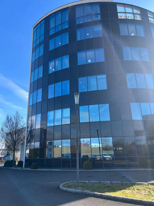 Neuwertiges Büro oder Behandlungsraum im DLZ Pasching- Die perfekte Lage mit viel rundherum Service.