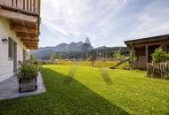 Traditionelles Einfamilienhaus mit Bergblick