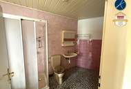 Sanierungsbedürftiges Bungalow mit VIEL PLATZ