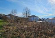 Aufgeschlossenes Eckgrundstück am Stadtrand von Enns ohne Bauzwang