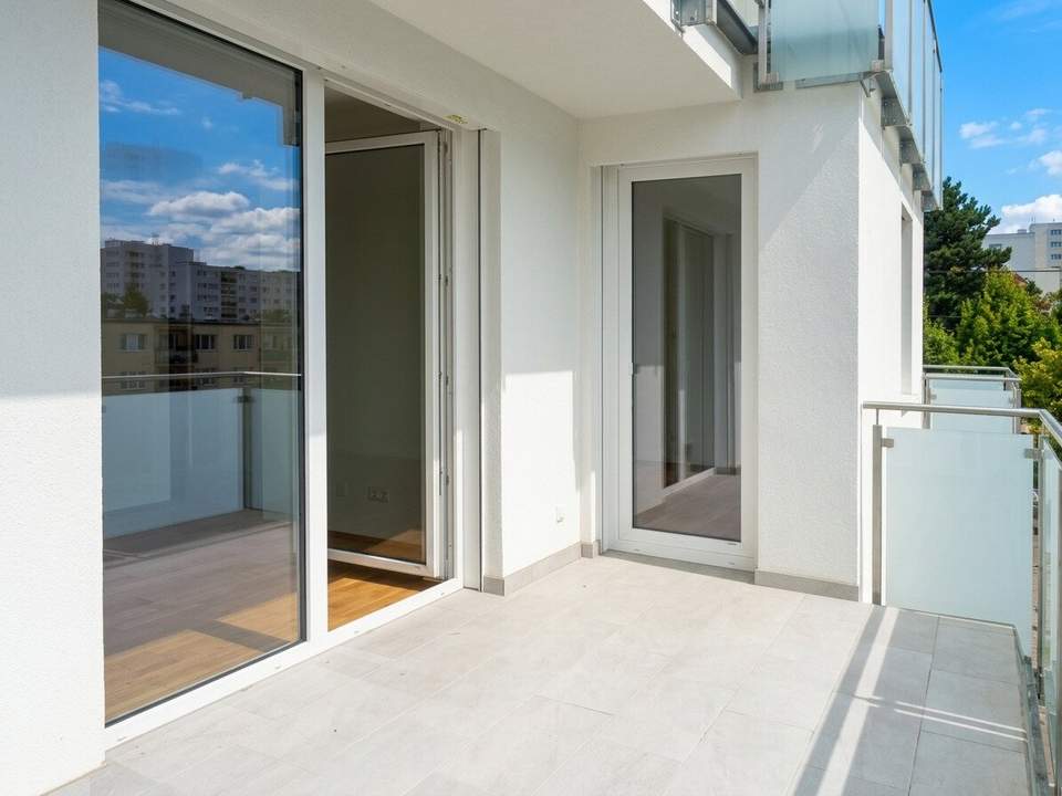 WIE EIN ERSTBEZUG - große Terrasse - Luftwärmepumpe zum Heizen und Kühlen - Direkte U-Bahn-Nähe - Garage im Haus möglich