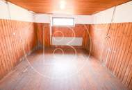 Großes Eckgrundstück mit renovierungsbedürftigem Haus!