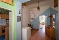 **Hannovermarkt** Renovation-Required 3-Room Period Apartment – With Approved Balcony Option – Airbnb Suitable