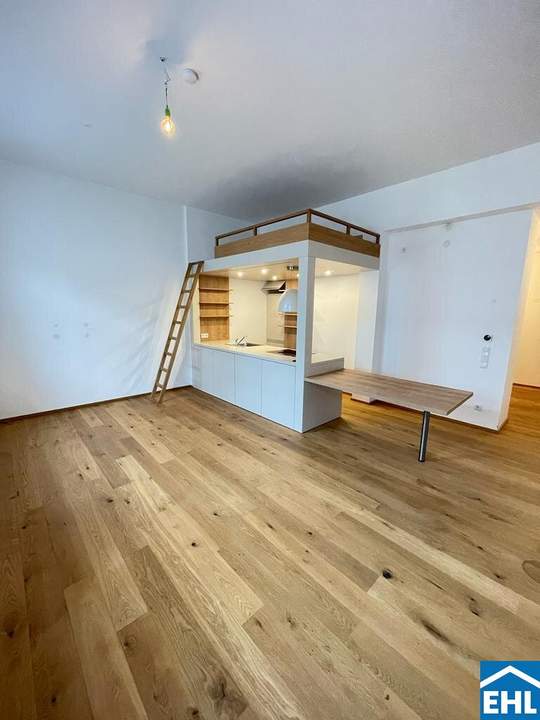 Nähe Naschmarkt: 1-Zimmerwohnung im DG-Ausbau eines stilvollen Altbaus
