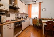 Geräumiges Haus mit Potenzial und großem Garten in Theiß !