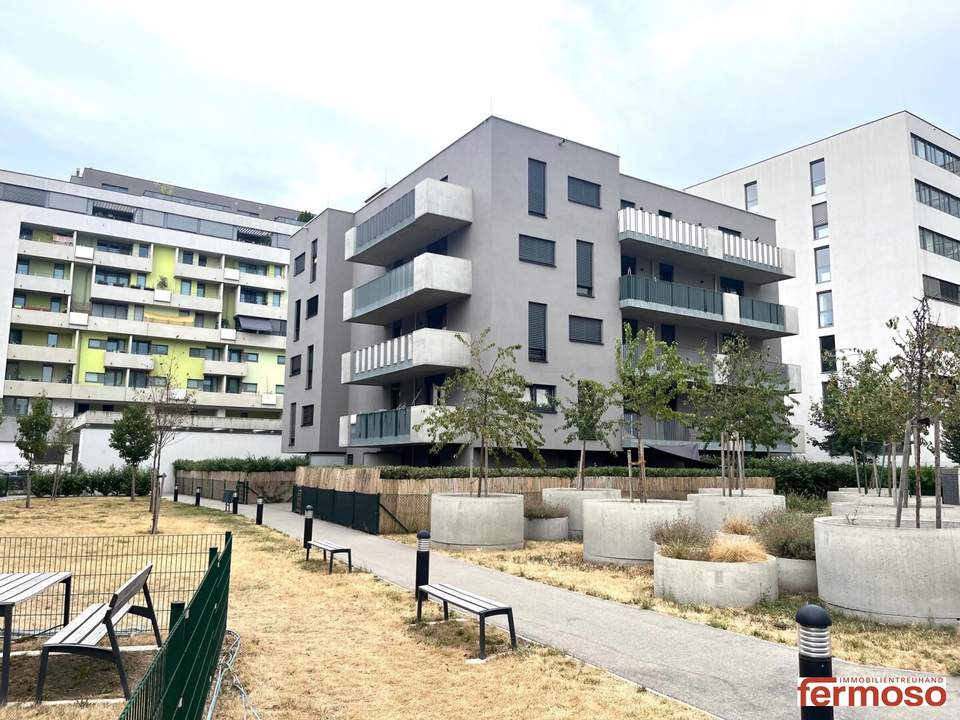 Helle und gut geschnittene Zwei-Zimmer Wohnung mit großzügigem Balkon