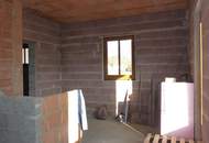 Bauland und Rohbau Wirtschaftsgebäude mit der Möglichkeit der Nutzungsänderung