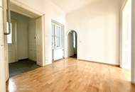 Helle Wohnung mit Balkon auf ganzer Etage zzgl. Rohdachboden, Nähe Einsiedlerpark