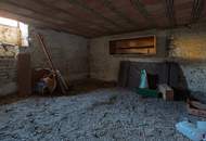 Geräumiges Haus mit Potenzial und großem Garten in Theiß !