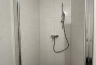 WUNDERVOLL! Lassen Sie sich begeistern! Helle 2-Zimmer-Neubauwohnung mit großzügigem Balkon, exklusiver Tischlerküche und Tiefgaragenplatz!