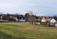 Ebener sonniger Baugrund