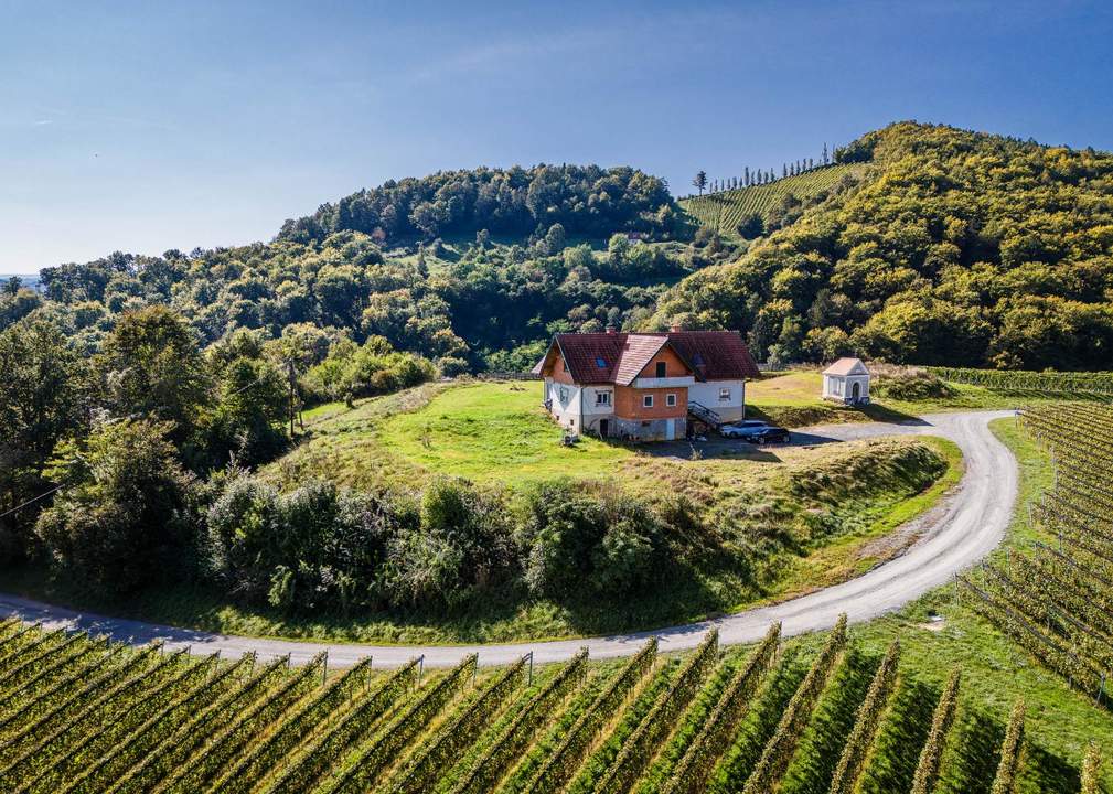 Alleinlage mit Panoramablick inklusive: Haus mit ebenem Grundstück in traumhafter Lage