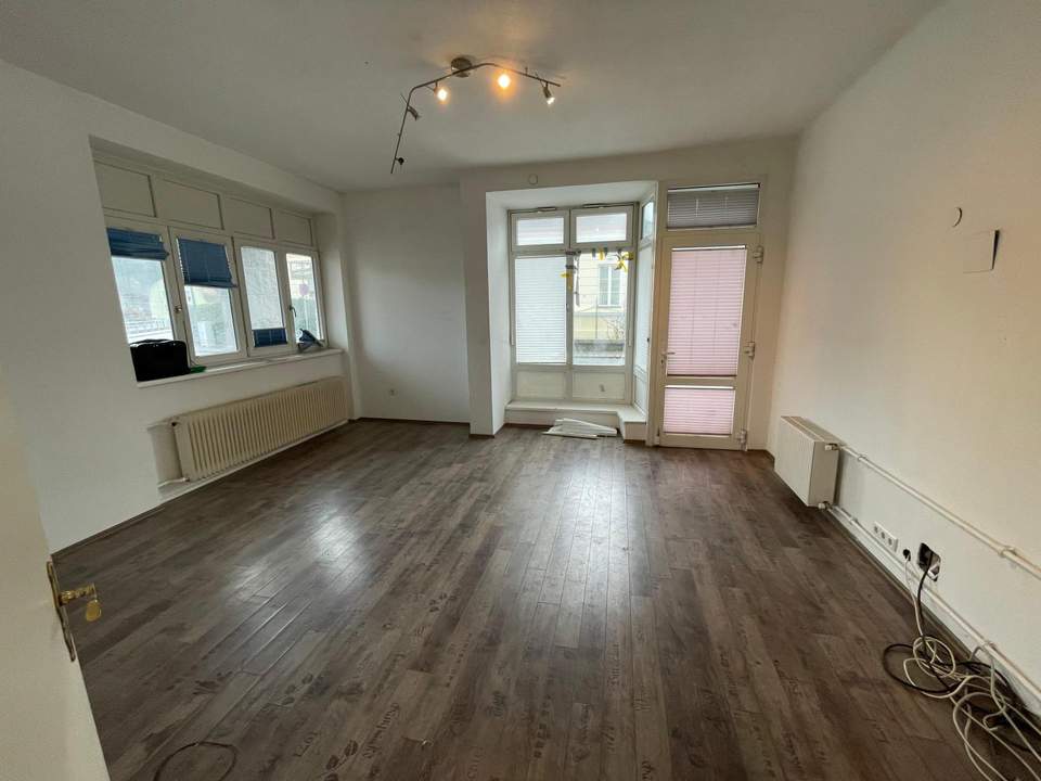 Günstige 3 Zimmer Wohnung/Geschäftslokal in zentraler Lage!