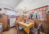 Modernisierungsbedürftiges Wohnhaus in Großweikersdorf nahe Bahnhof mit Garten, Terrasse und ausgezeichneter Infrastruktur!