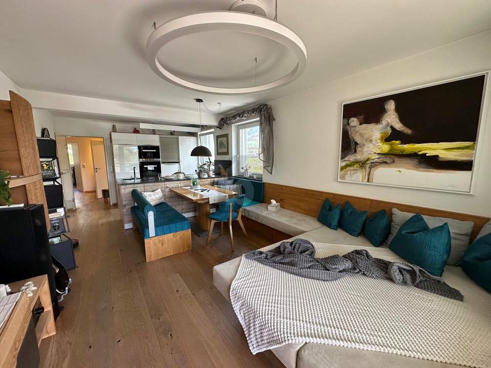 NEUBAU IN SONNIGER RUHELAGE MIT GROßZÜGIGEM BALKON &amp; ANKLEIDEZIMMER