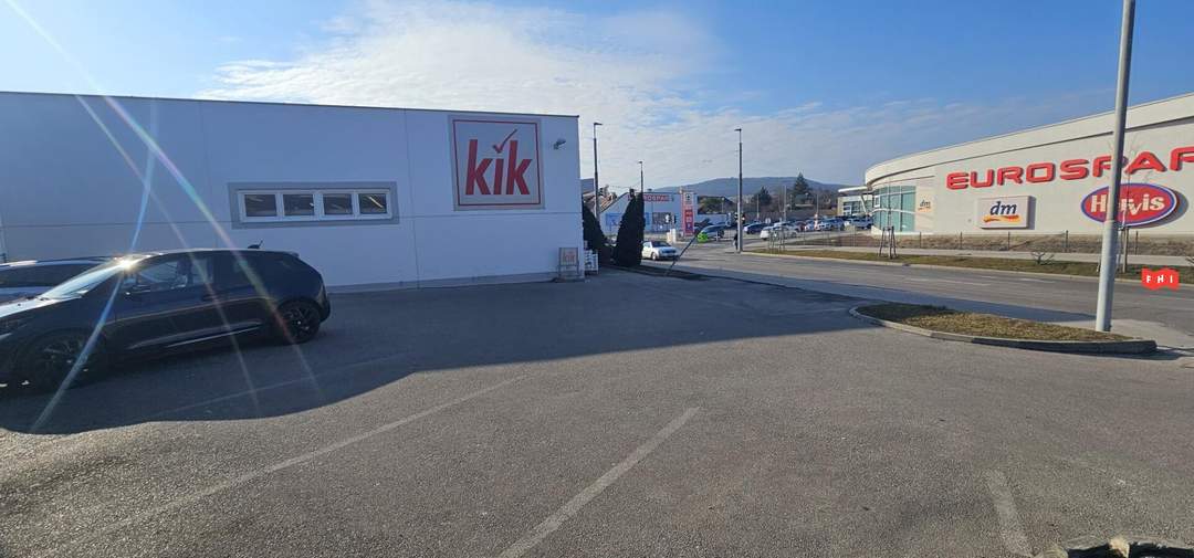Geschäftslokal mit ca. 500m2 zum Kauf in Baden gegenüber von Eurospar