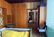 Retro-Charme mit vielen Räumen – Großzügiges Haus zur Sanierung