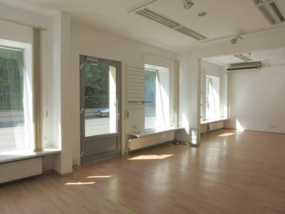 Perfekte Sichtbarkeit - Geschäftslokal / Büro mit großer Auslagenfront !